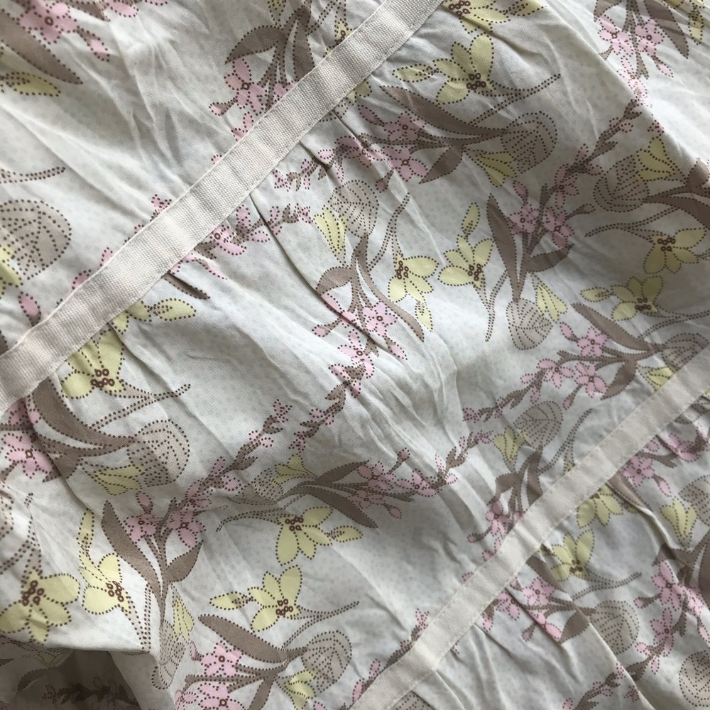 American Eagle Cream Colored Floral Skirt